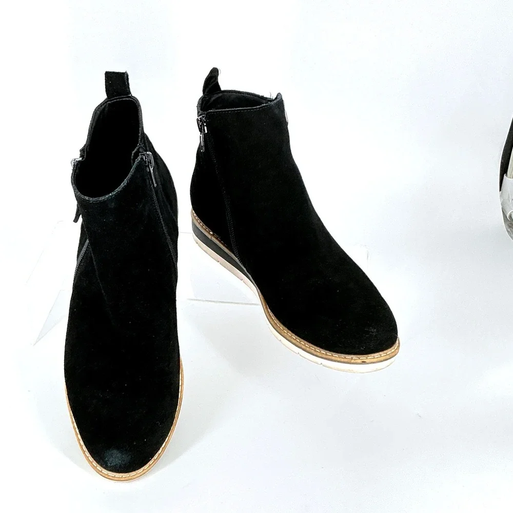 Me Too Size 8 Ander Black Suede Side Zip Ankle‎ Boot Women's